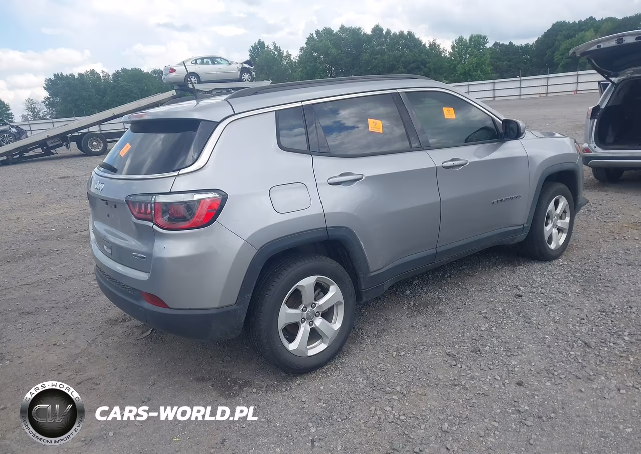 2018 Jeep Compass Latitude 4X4 VIN:3C4NJDBB6JT256589 - 4