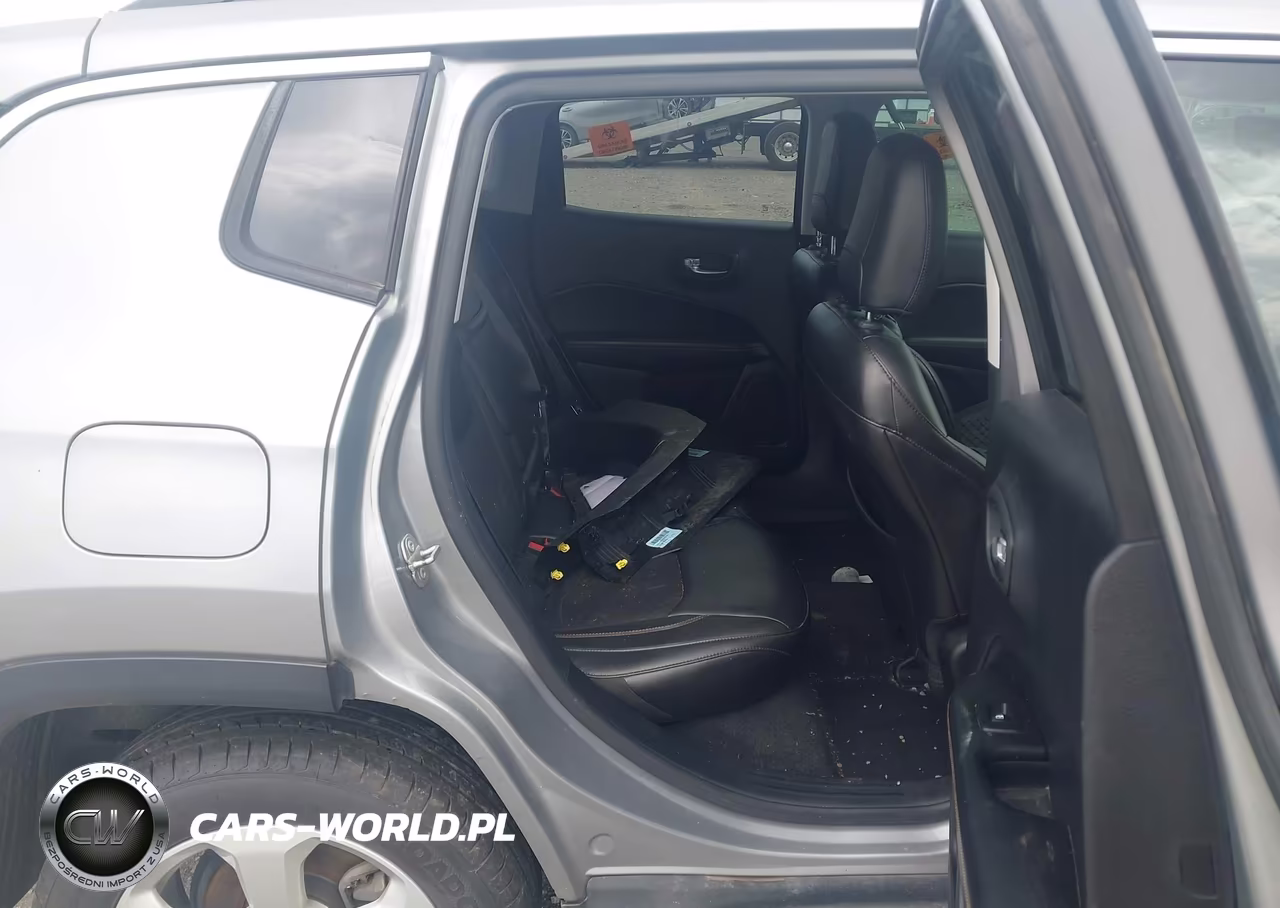 2018 Jeep Compass Latitude 4X4 VIN:3C4NJDBB6JT256589 - 8