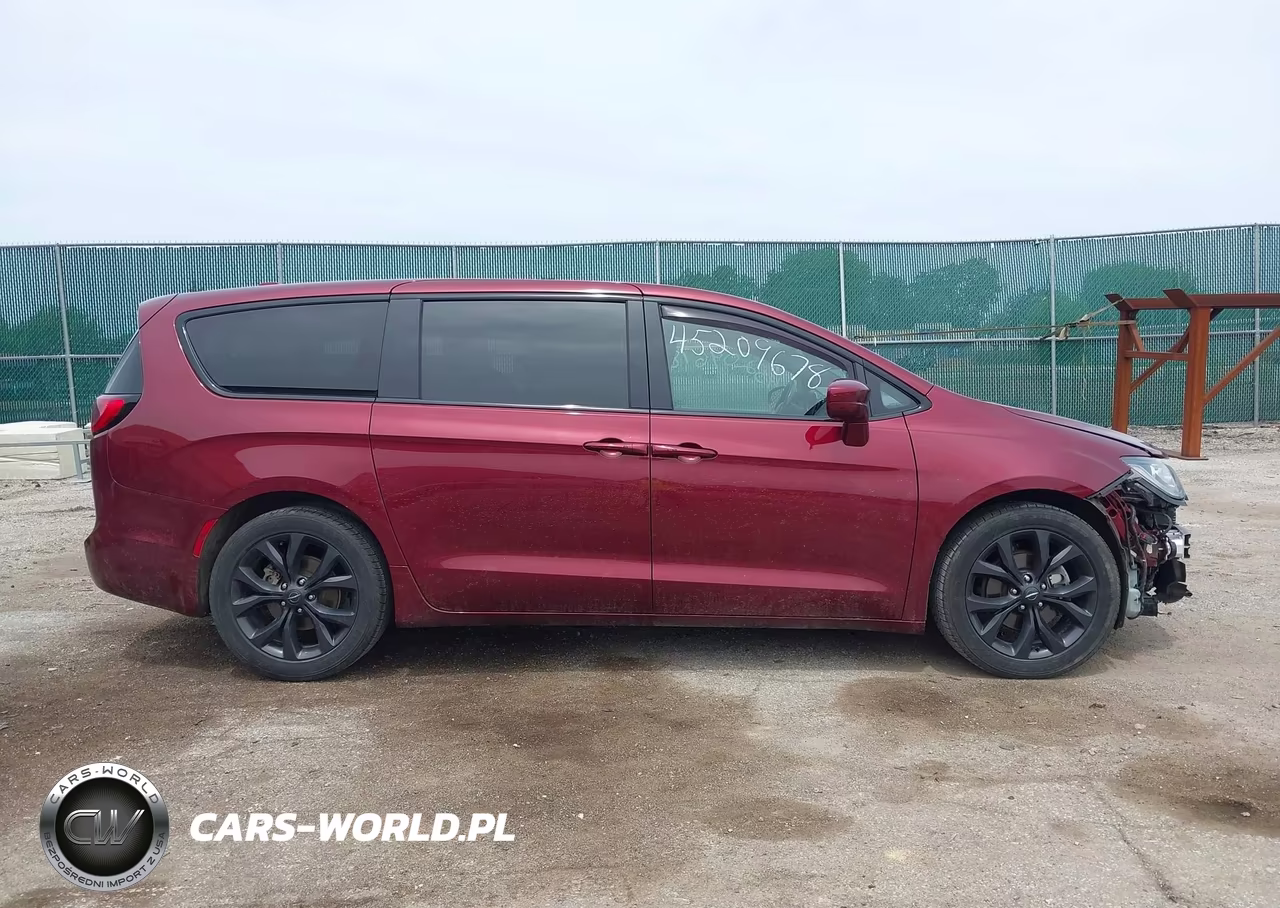 2019 Chrysler Pacifica Touring Plus VIN:2C4RC1FG6KR537747 - 14