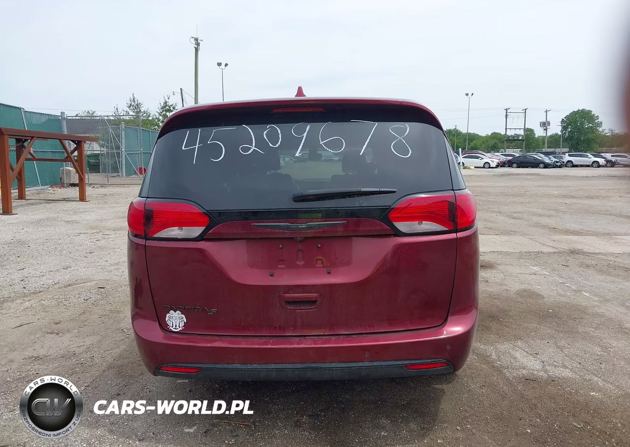 2019 Chrysler Pacifica Touring Plus VIN:2C4RC1FG6KR537747 - 17