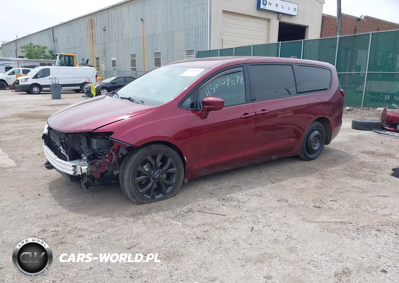 2019 Chrysler Pacifica Touring Plus VIN:2C4RC1FG6KR537747 - 2