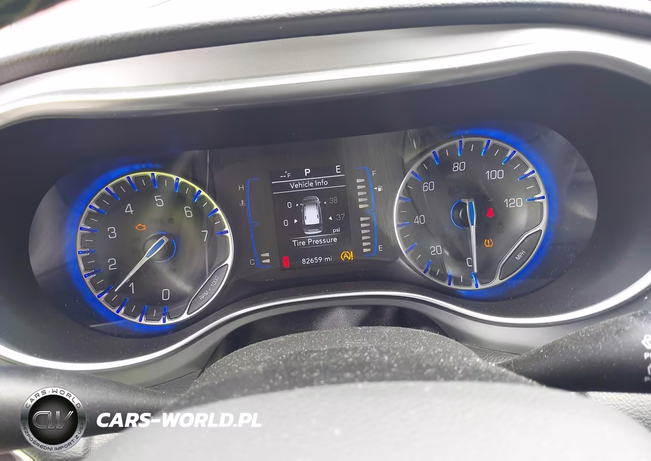 2019 Chrysler Pacifica Touring Plus VIN:2C4RC1FG6KR537747 - 7