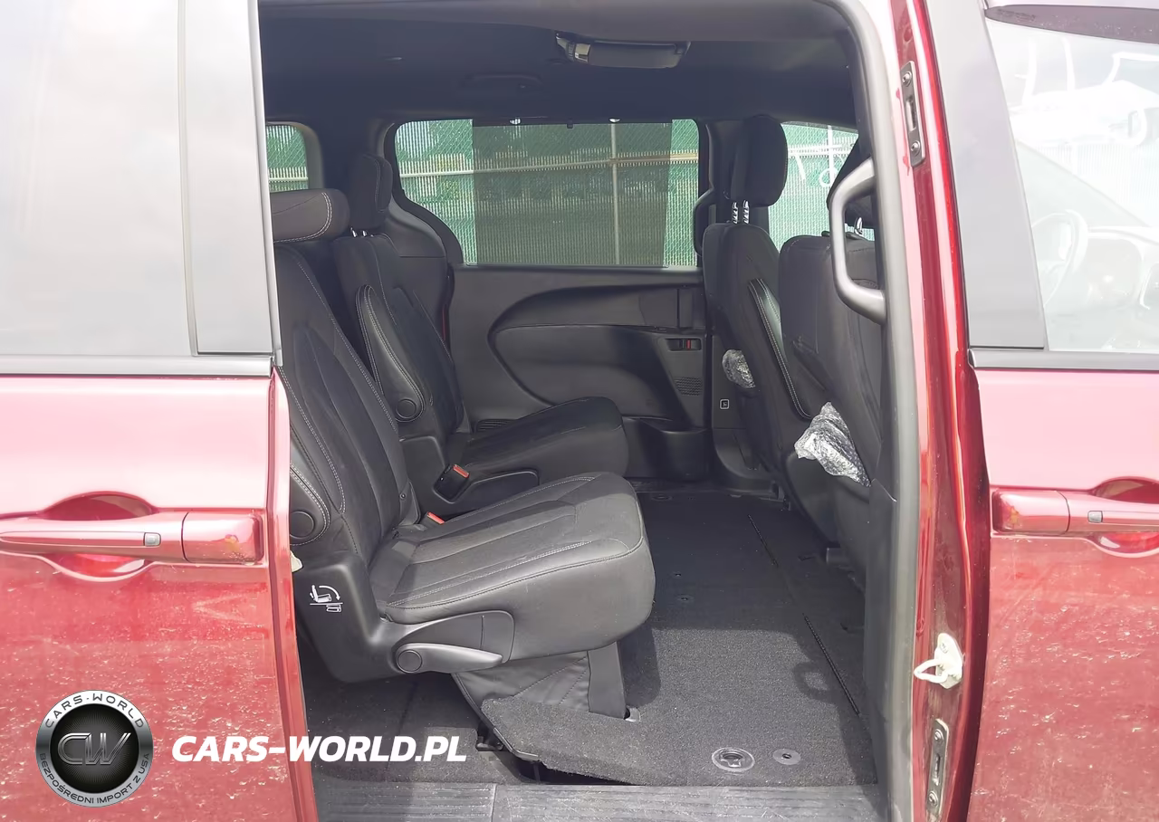 2019 Chrysler Pacifica Touring Plus VIN:2C4RC1FG6KR537747 - 8
