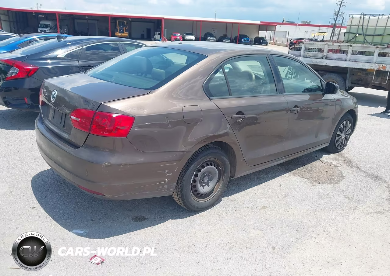 2013 Volkswagen Jetta 2.0L S VIN:3VW2K7AJXDM299158 - 4