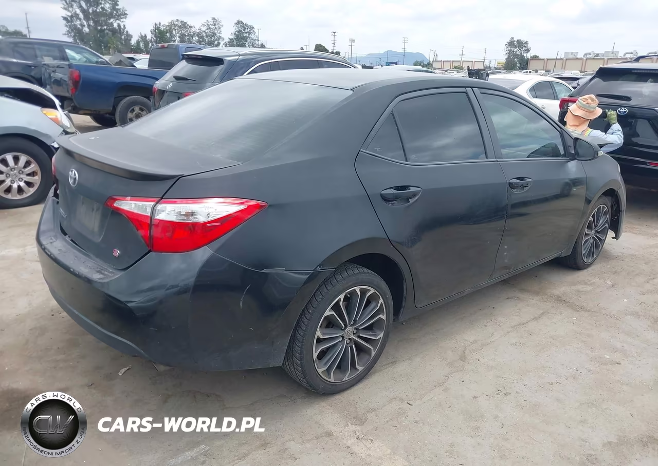 2015 Toyota Corolla S Plus VIN:5YFBURHE0FP334125 - 4