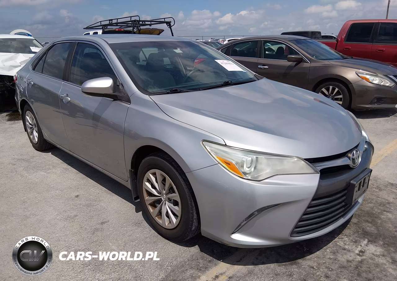 2015 Toyota Camry Le – zdjęcie 1 z 16