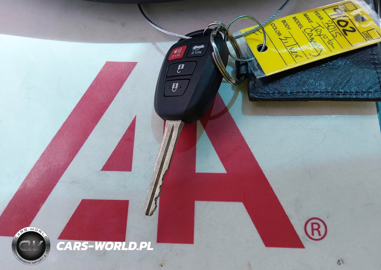 2015 Toyota Camry Le VIN:4T4BF1FK3FR510111 - 11