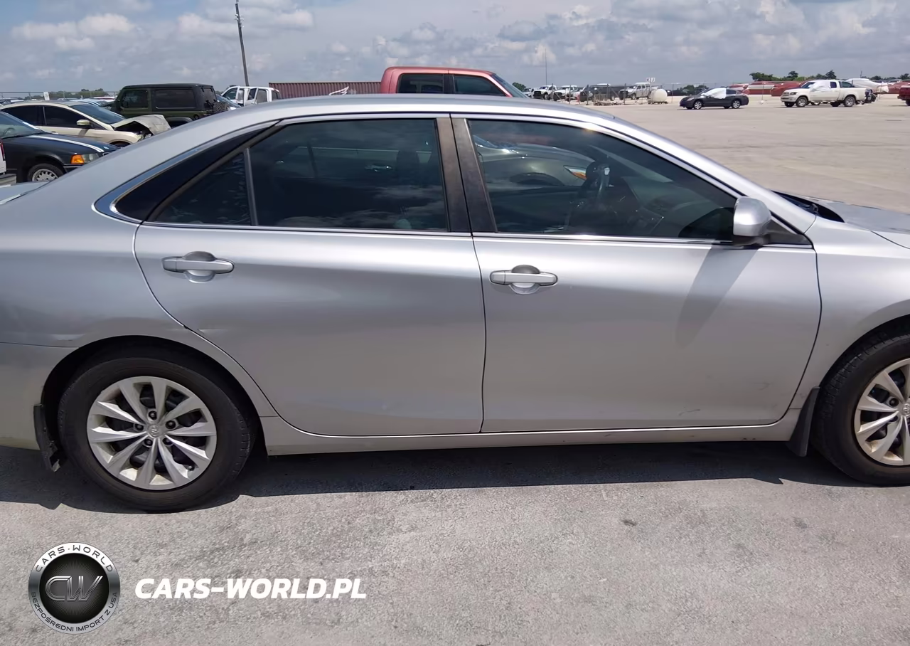 2015 Toyota Camry Le VIN:4T4BF1FK3FR510111 - 13