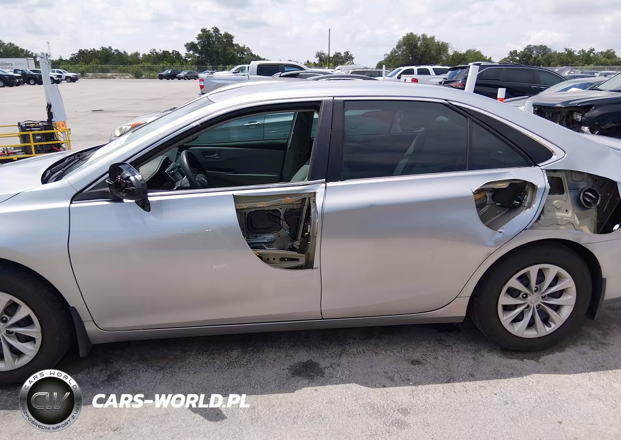 2015 Toyota Camry Le VIN:4T4BF1FK3FR510111 - 14