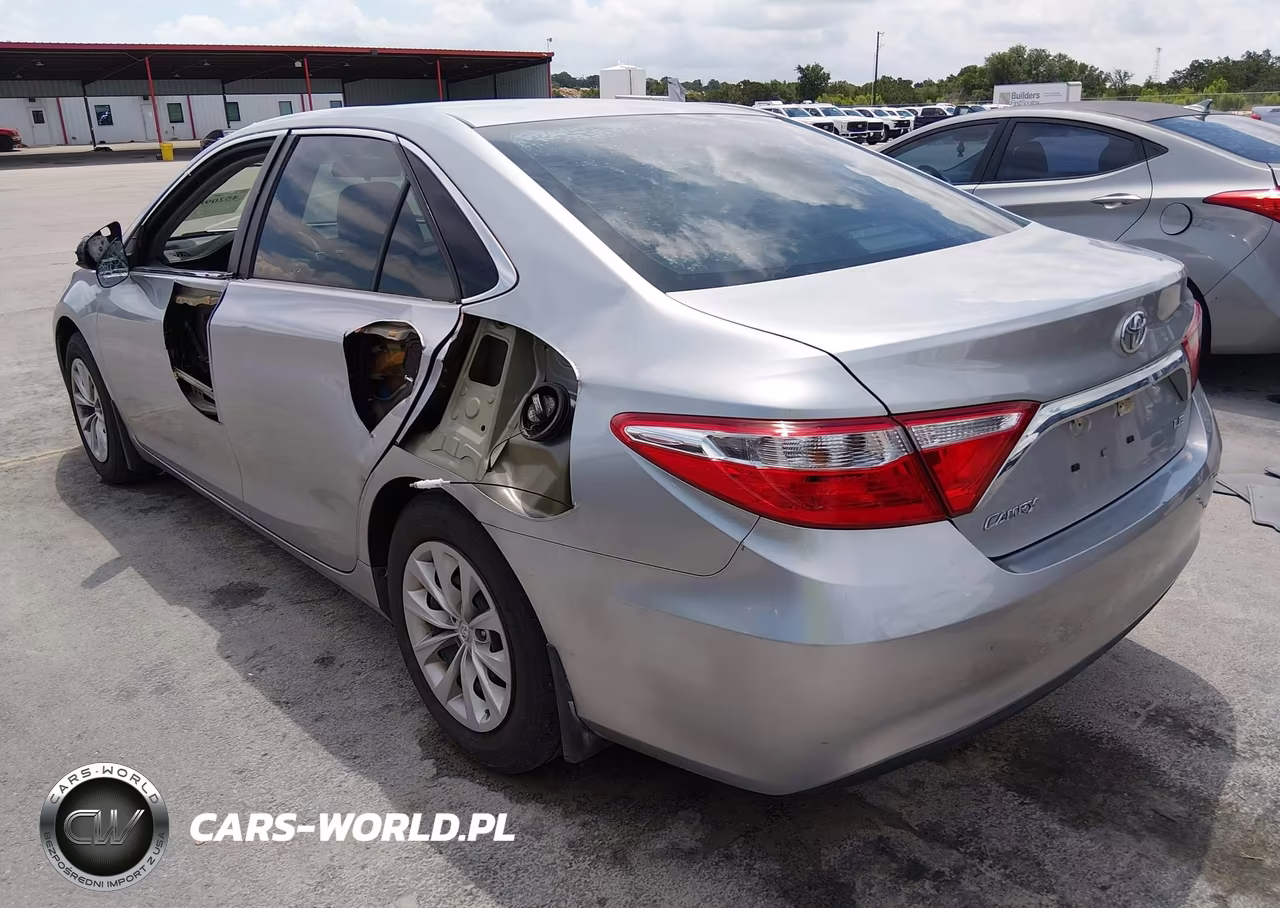 2015 Toyota Camry Le VIN:4T4BF1FK3FR510111 - 3