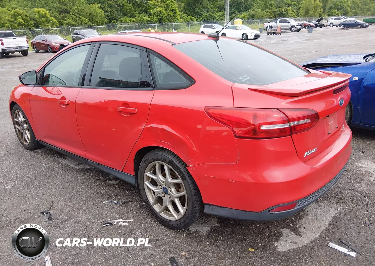 2015 Ford Focus Se VIN:1FADP3F20FL302439 - 3