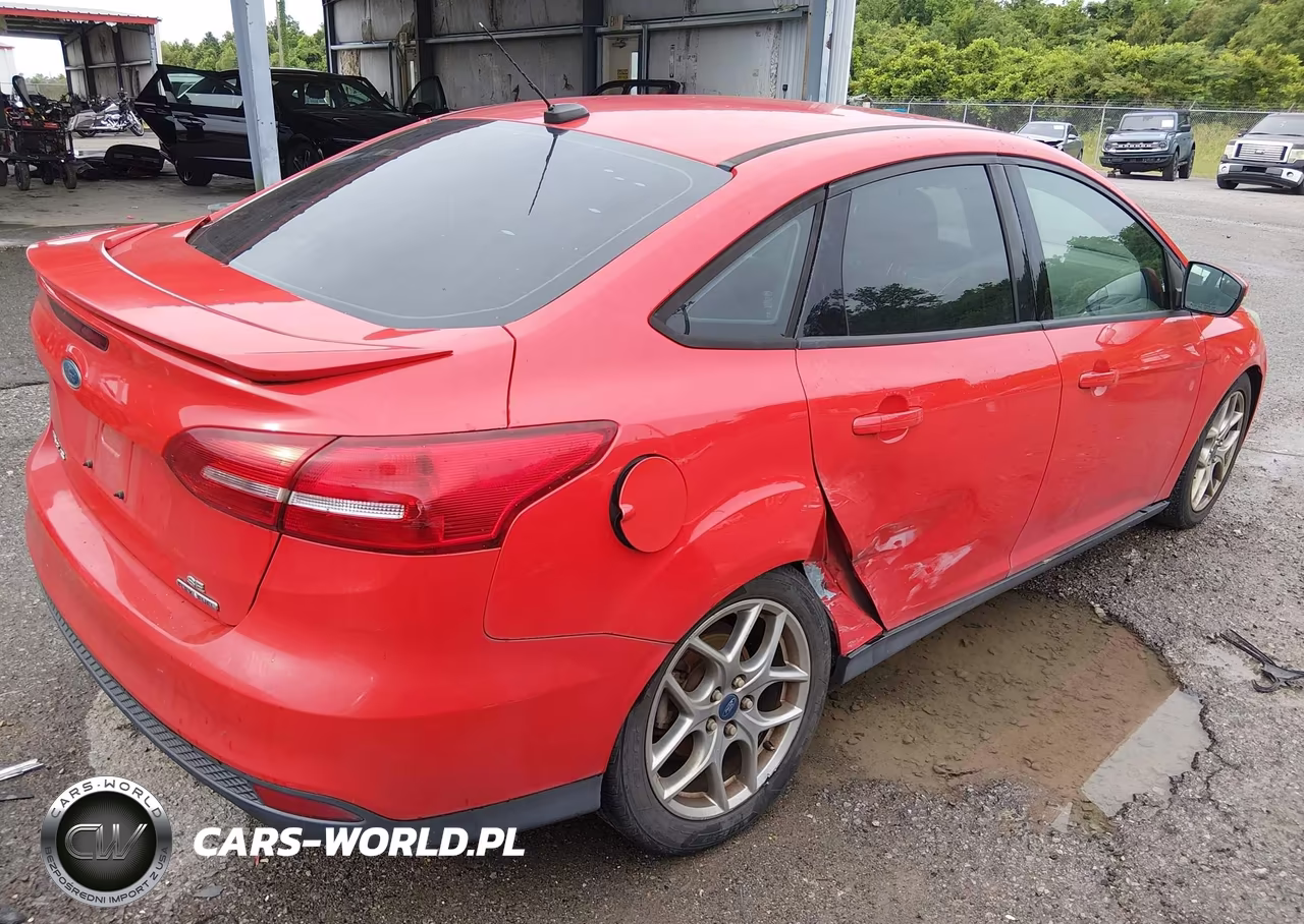 2015 Ford Focus Se VIN:1FADP3F20FL302439 - 4
