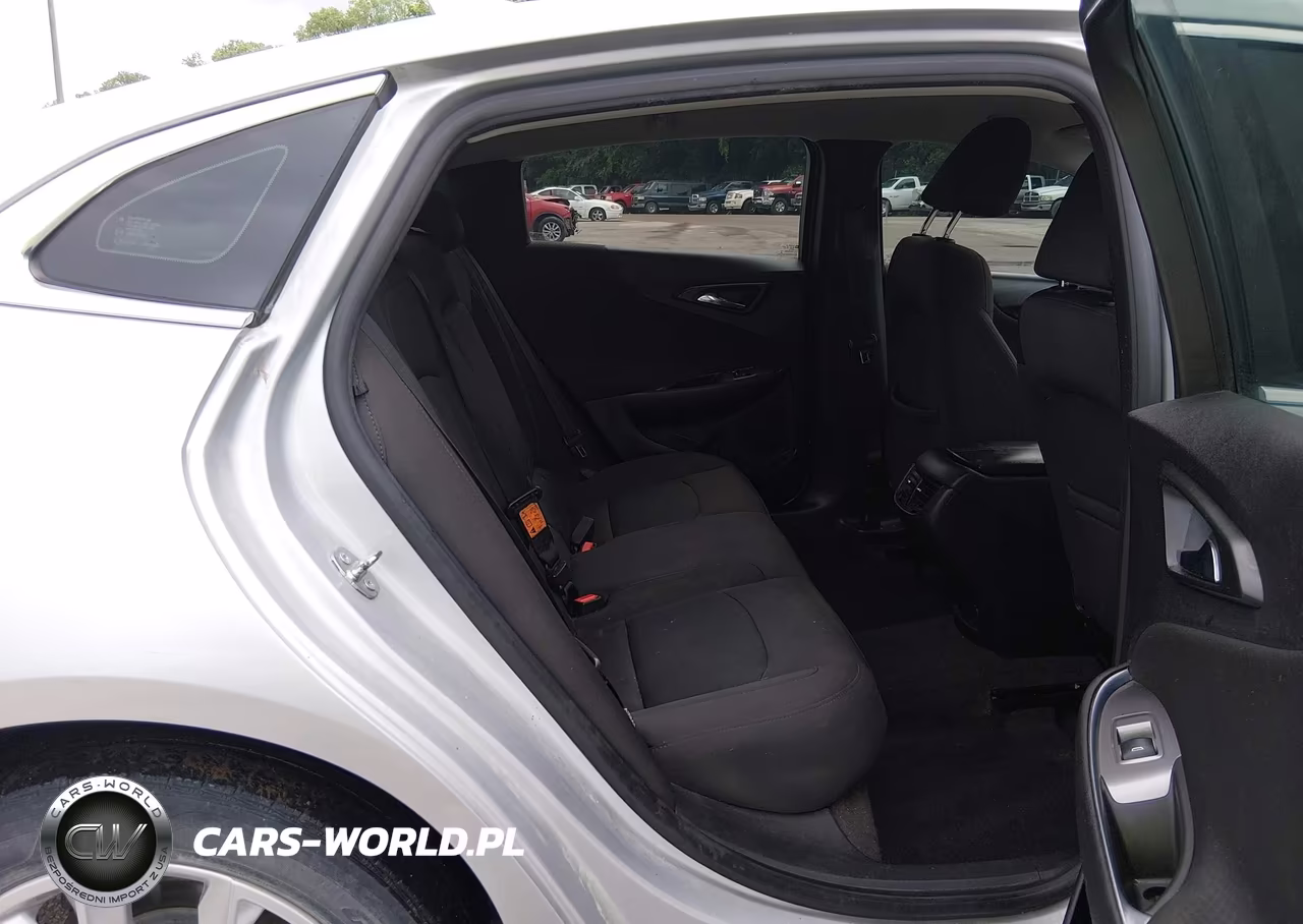 2019 Chevrolet Malibu Lt VIN:1G1ZD5ST2KF119967 - 8