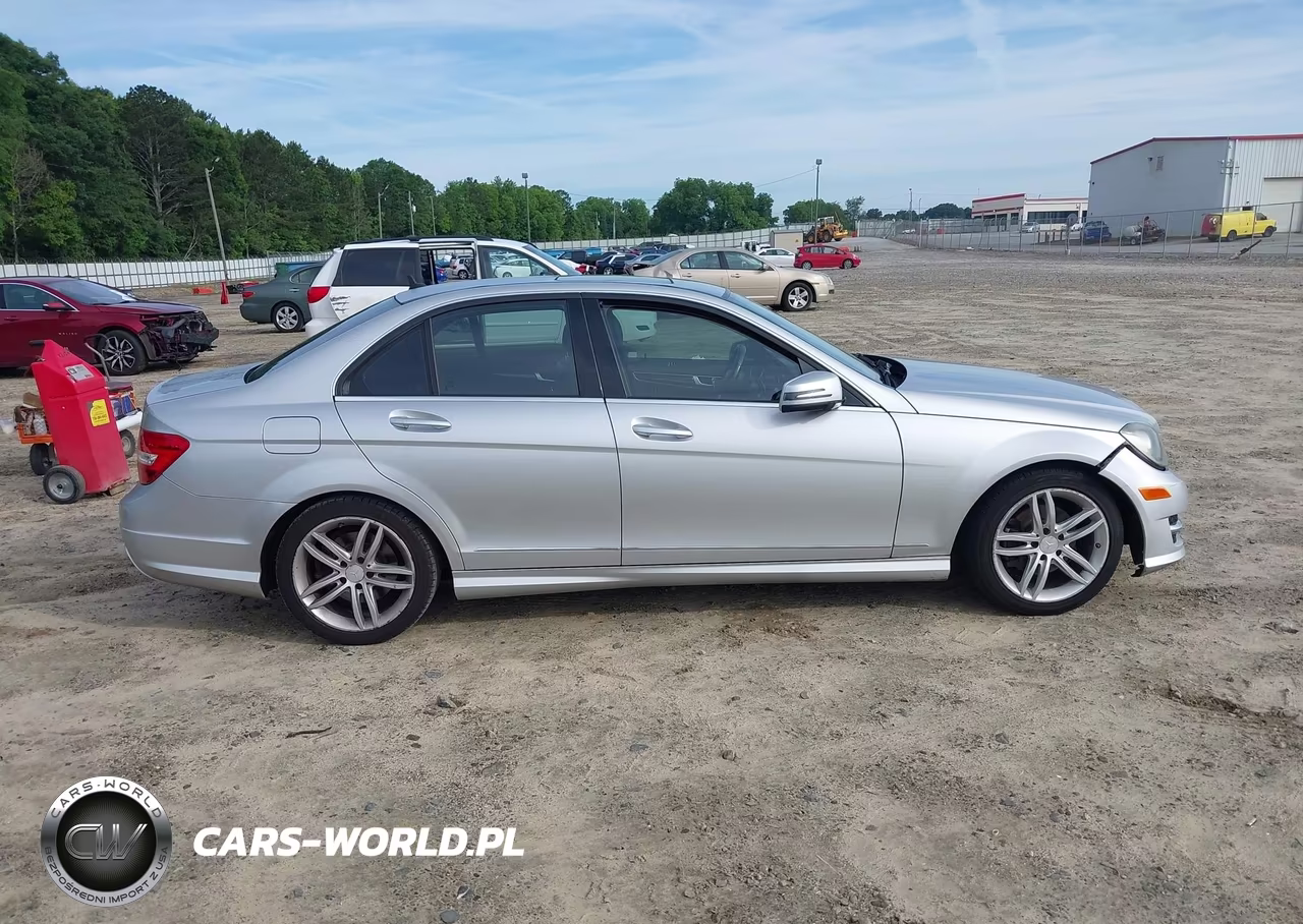 2013 Mercedes-Benz C 250 Sport VIN:WDDGF4HBXDA849701 - 13