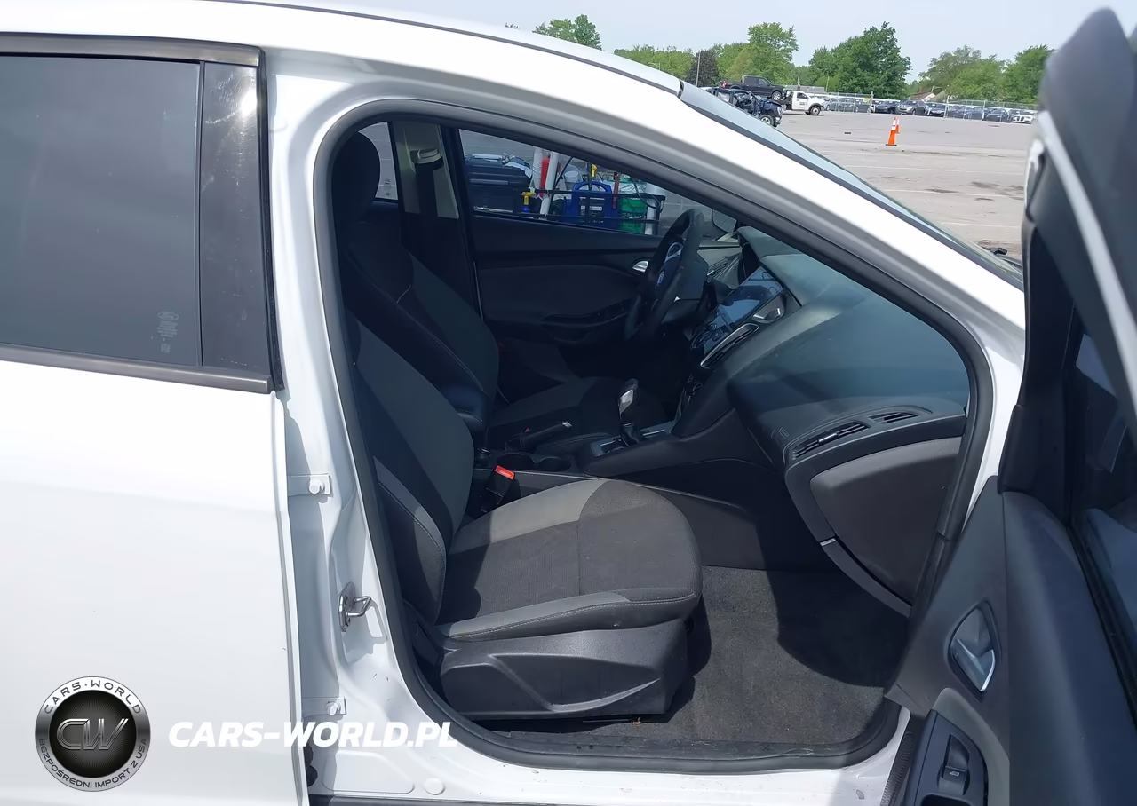 2013 Ford Focus Se VIN:1FADP3K23DL307699 - 5