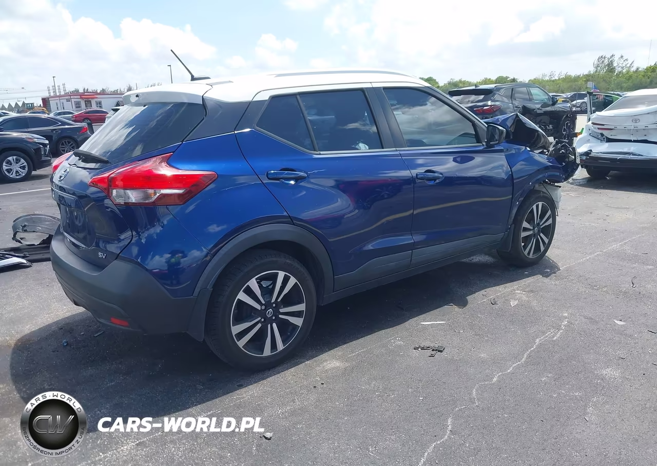2018 Nissan Kicks Sv VIN:3N1CP5CU7JL542885 - 4