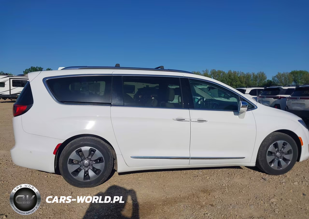 2017 Chrysler Pacifica Hybrid Platinum VIN:2C4RC1N70HR709488 - 13