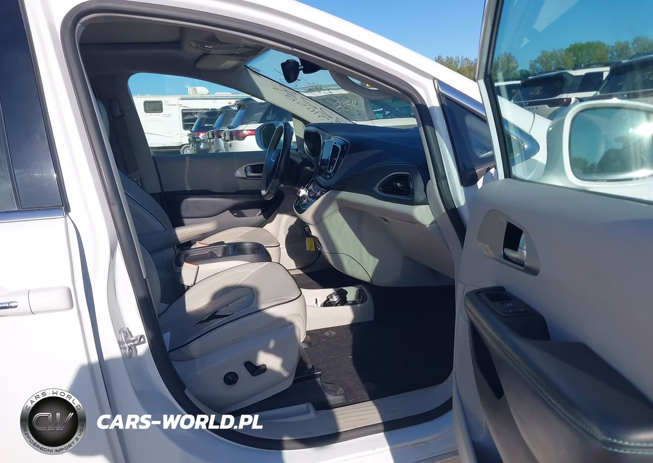 2017 Chrysler Pacifica Hybrid Platinum VIN:2C4RC1N70HR709488 - 5