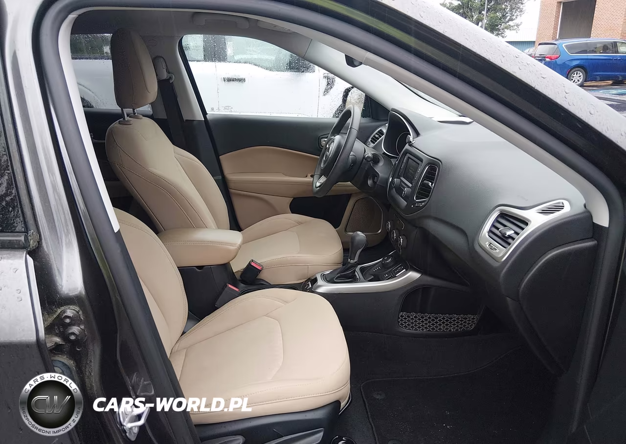 2018 Jeep Compass Sport 4X4 VIN:3C4NJDABXJT332137 - 5