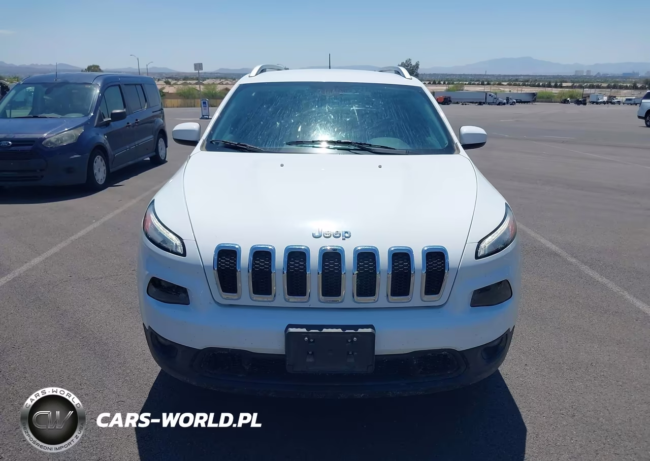 2018 Jeep Cherokee Latitude 4X4 VIN:1C4PJMCB6JD559255 - 16