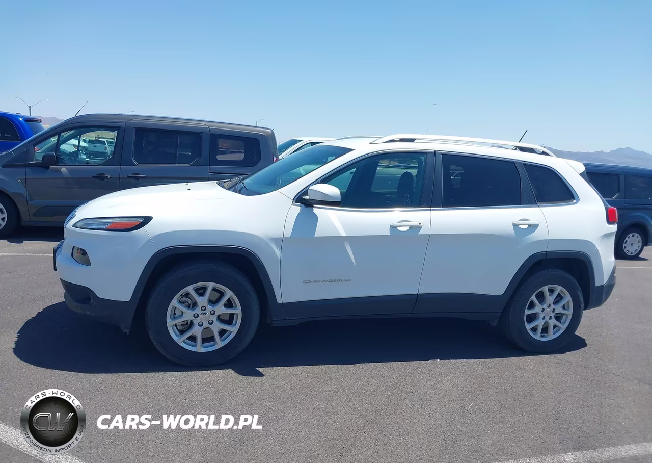 2018 Jeep Cherokee Latitude 4X4 VIN:1C4PJMCB6JD559255 - 18