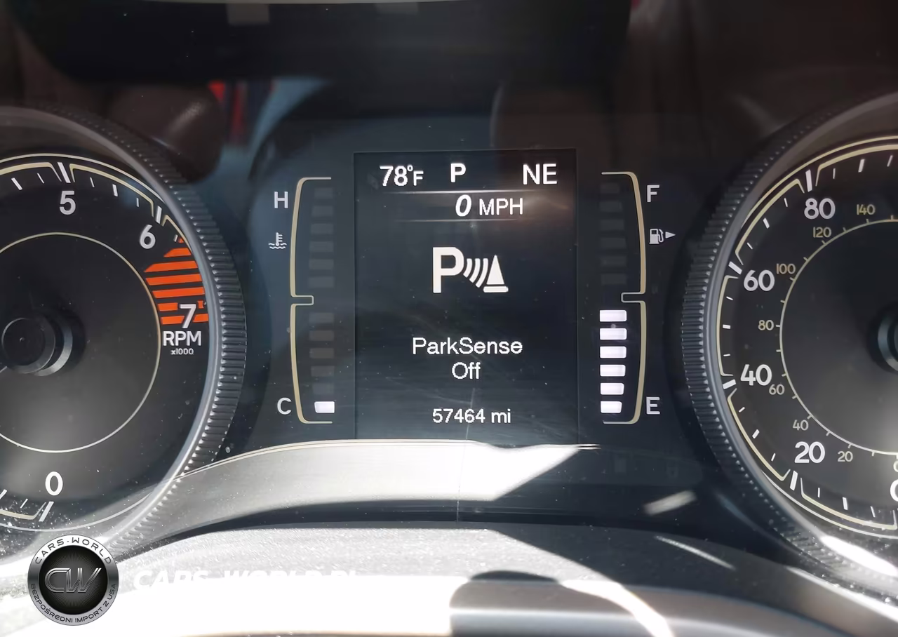 2018 Jeep Cherokee Latitude 4X4 VIN:1C4PJMCB6JD559255 - 19