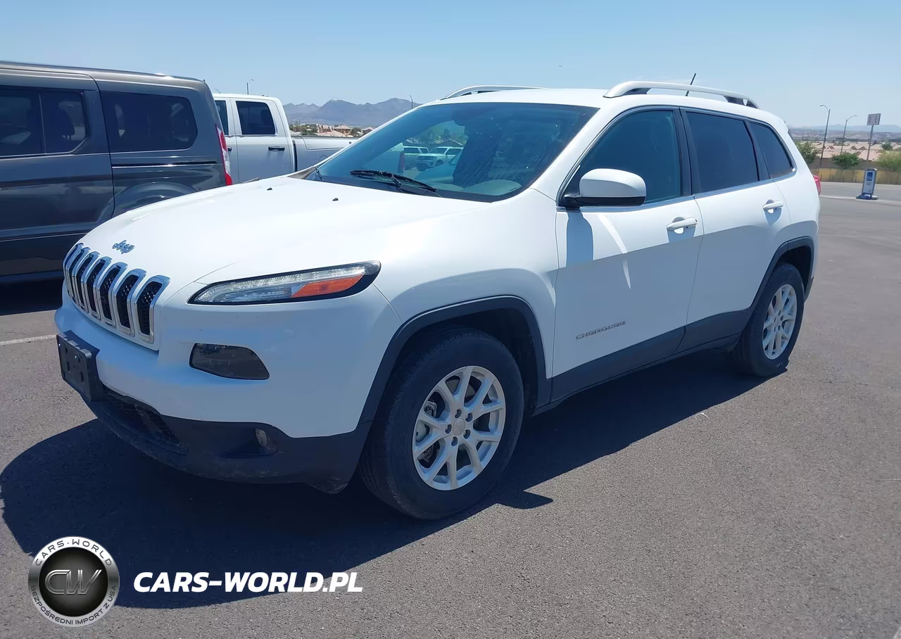2018 Jeep Cherokee Latitude 4X4 VIN:1C4PJMCB6JD559255 - 2