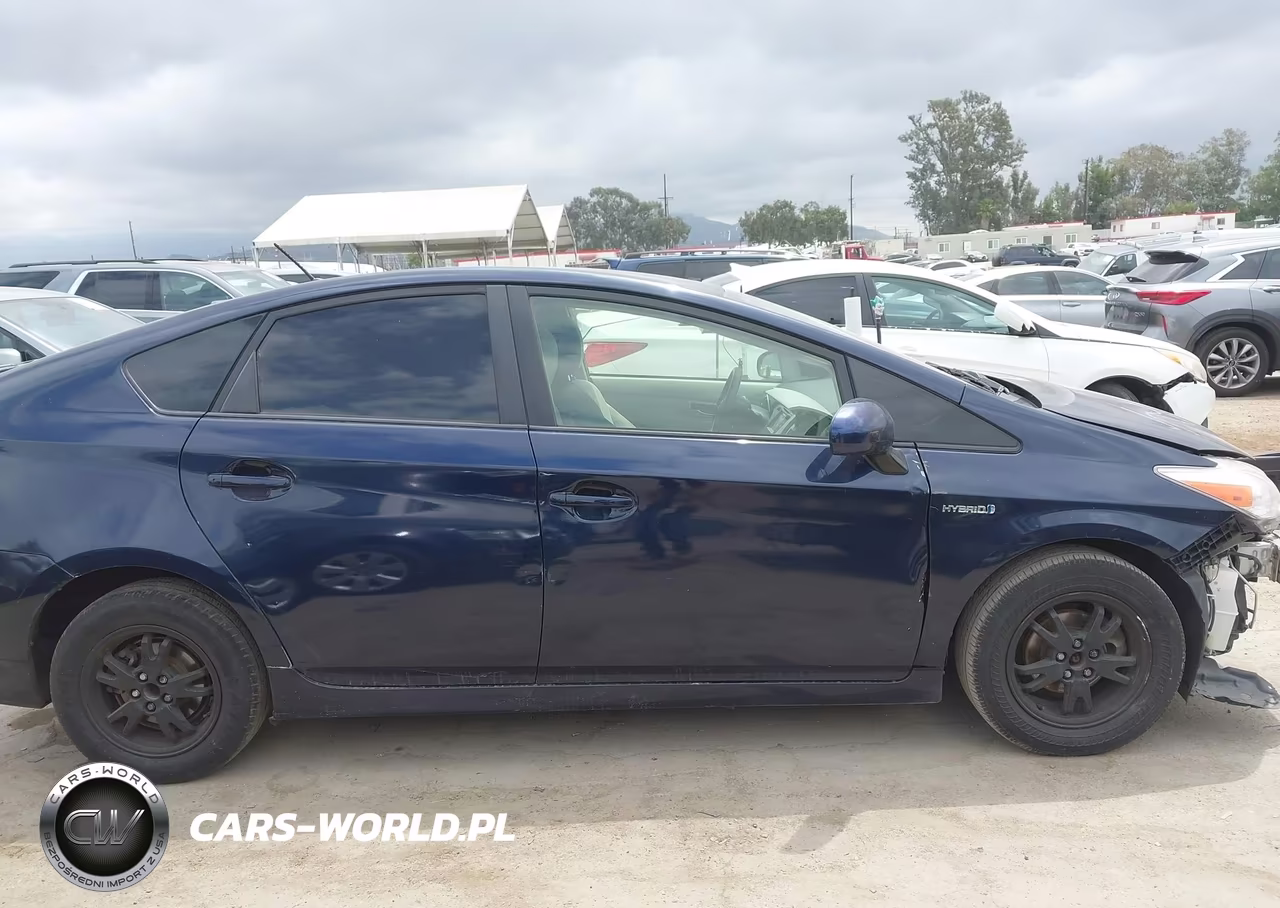 2015 Toyota Prius Two VIN:JTDKN3DU1F0455411 - 14