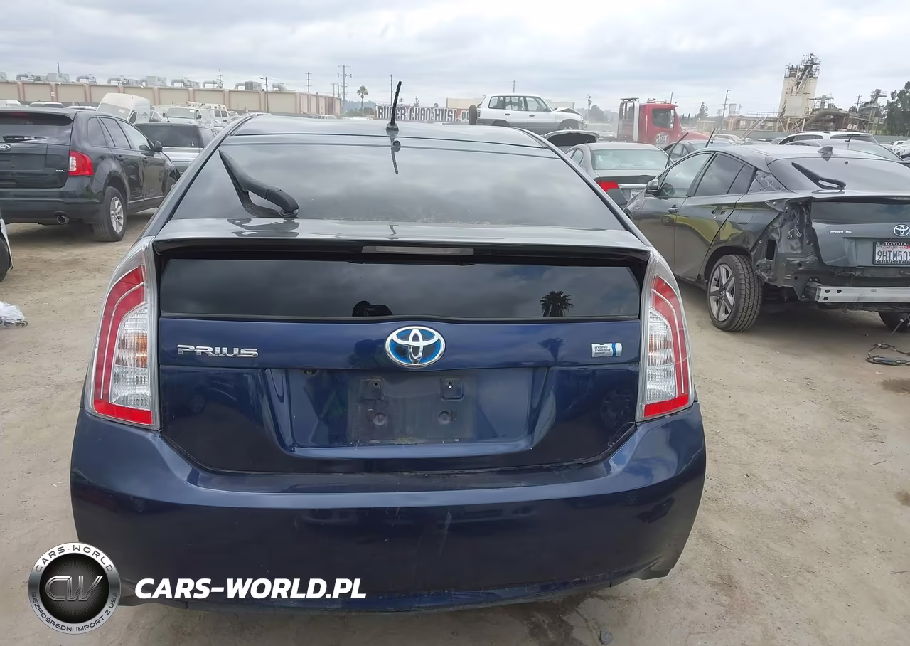 2015 Toyota Prius Two VIN:JTDKN3DU1F0455411 - 17