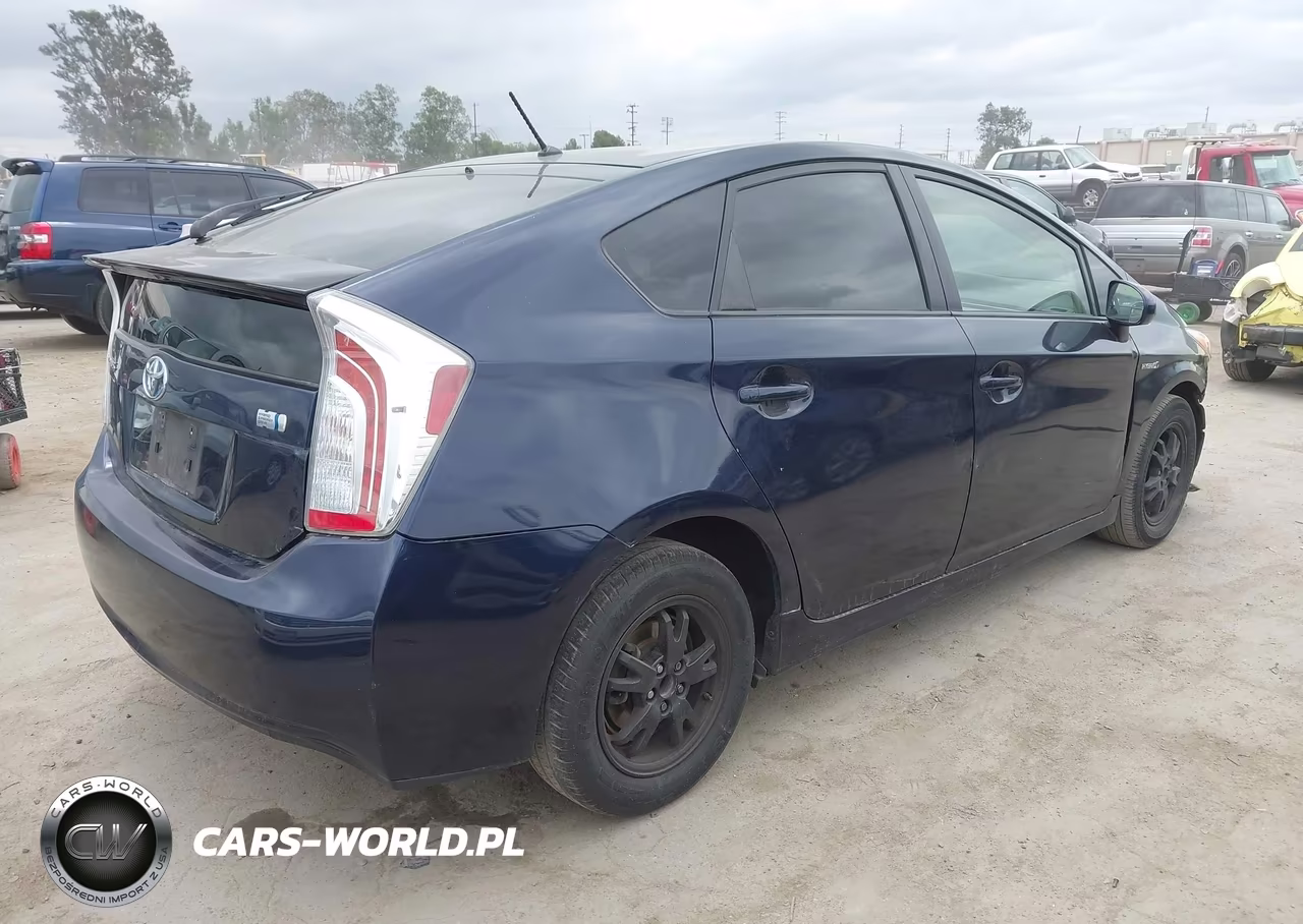 2015 Toyota Prius Two VIN:JTDKN3DU1F0455411 - 4