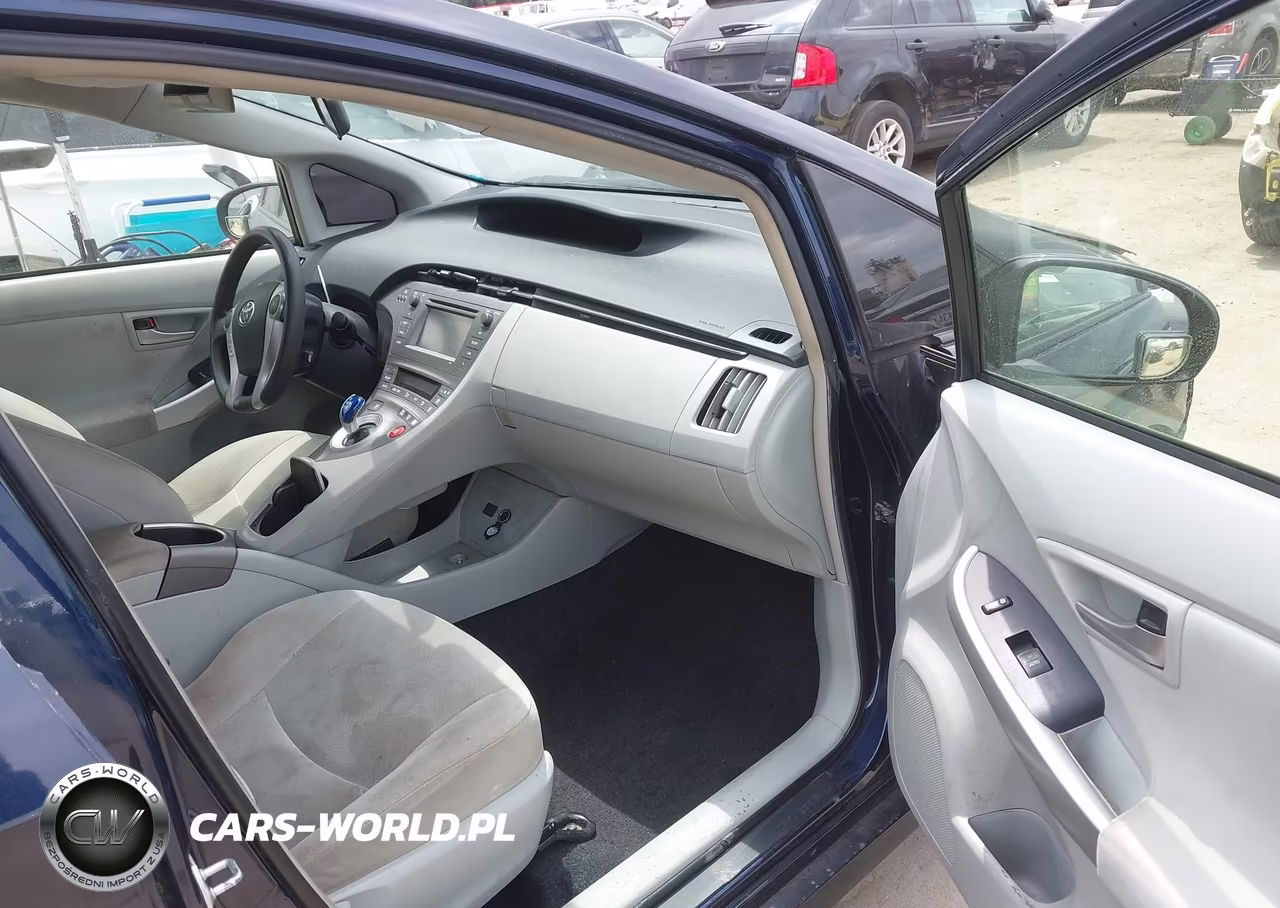 2015 Toyota Prius Two VIN:JTDKN3DU1F0455411 - 5