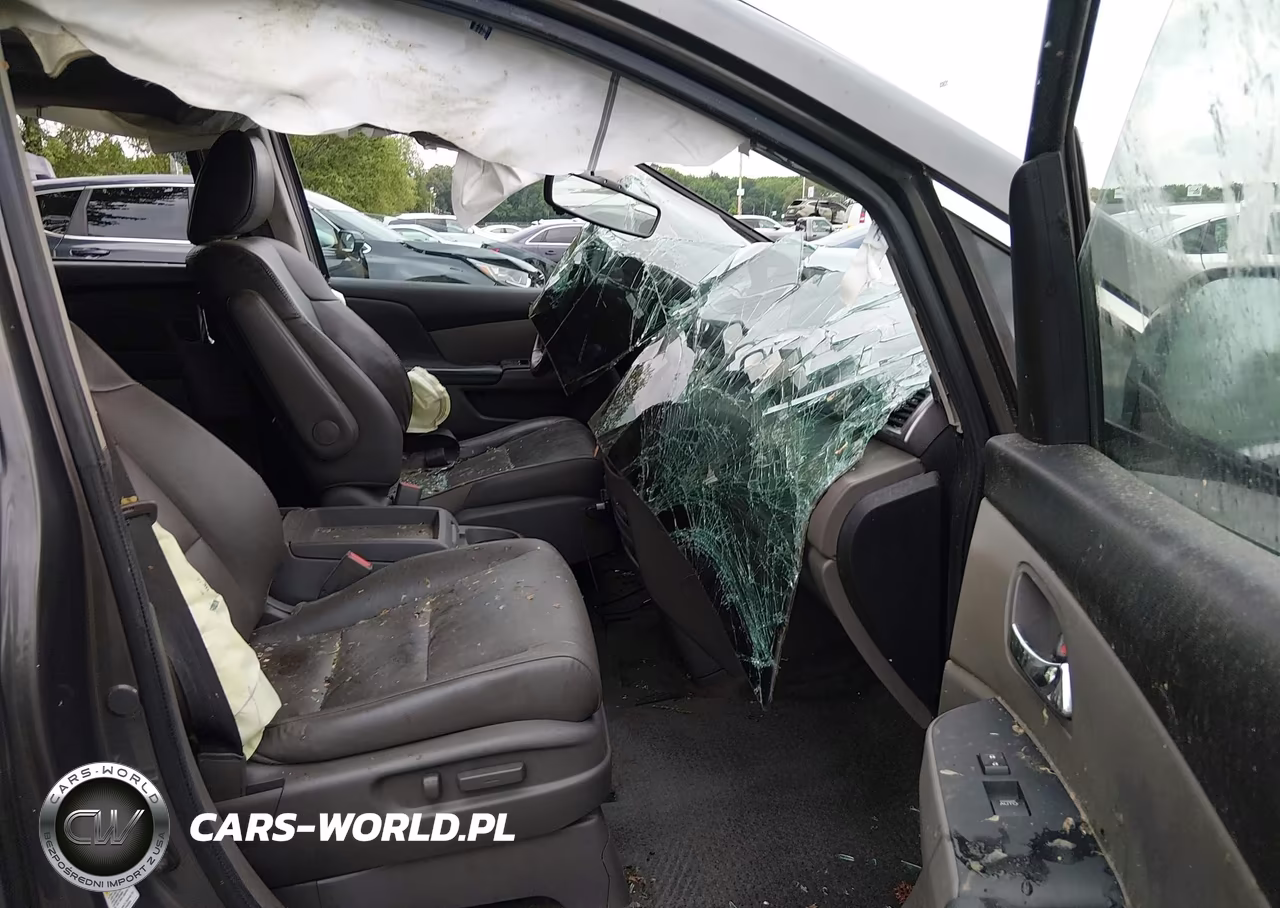 2015 Honda Odyssey Touring-Touring Elite VIN:5FNRL5H95FB062745 - 5