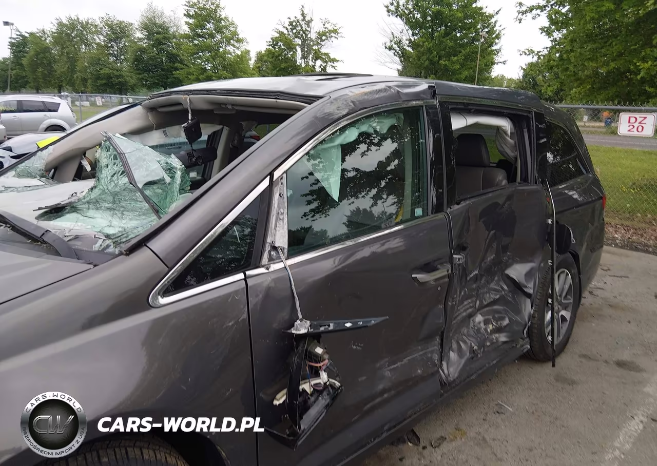 2015 Honda Odyssey Touring-Touring Elite VIN:5FNRL5H95FB062745 - 6