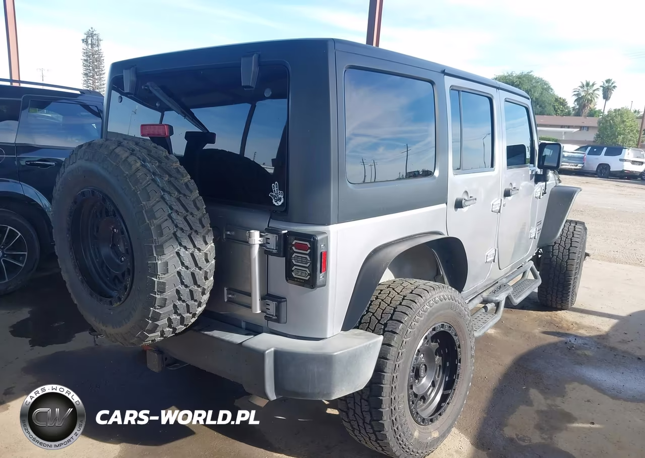 2016 Jeep Wrangler Unlimited Sport VIN:1C4BJWDG8GL248201 - 4