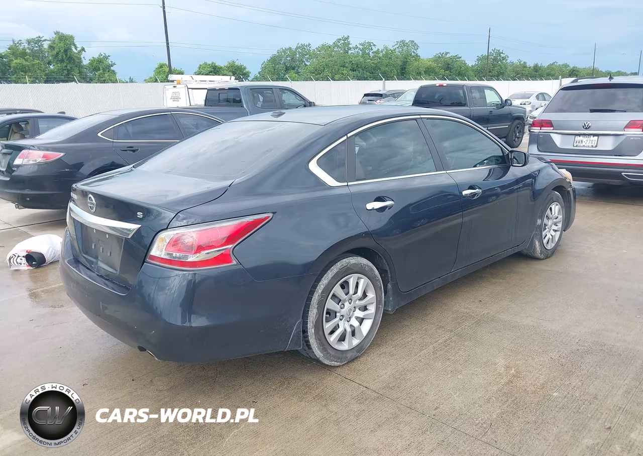 2015 Nissan Altima 2.5 S VIN:1N4AL3AP1FN307896 - 4