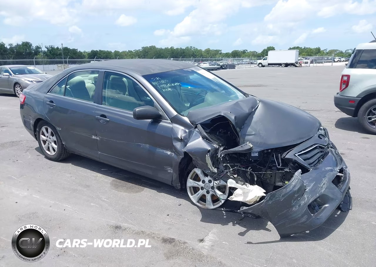 2011 Toyota Camry Le – zdjęcie 1 z 17