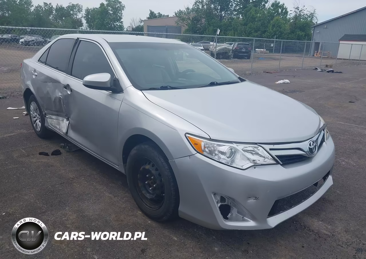 2012 Toyota Camry Le – zdjęcie 1 z 11