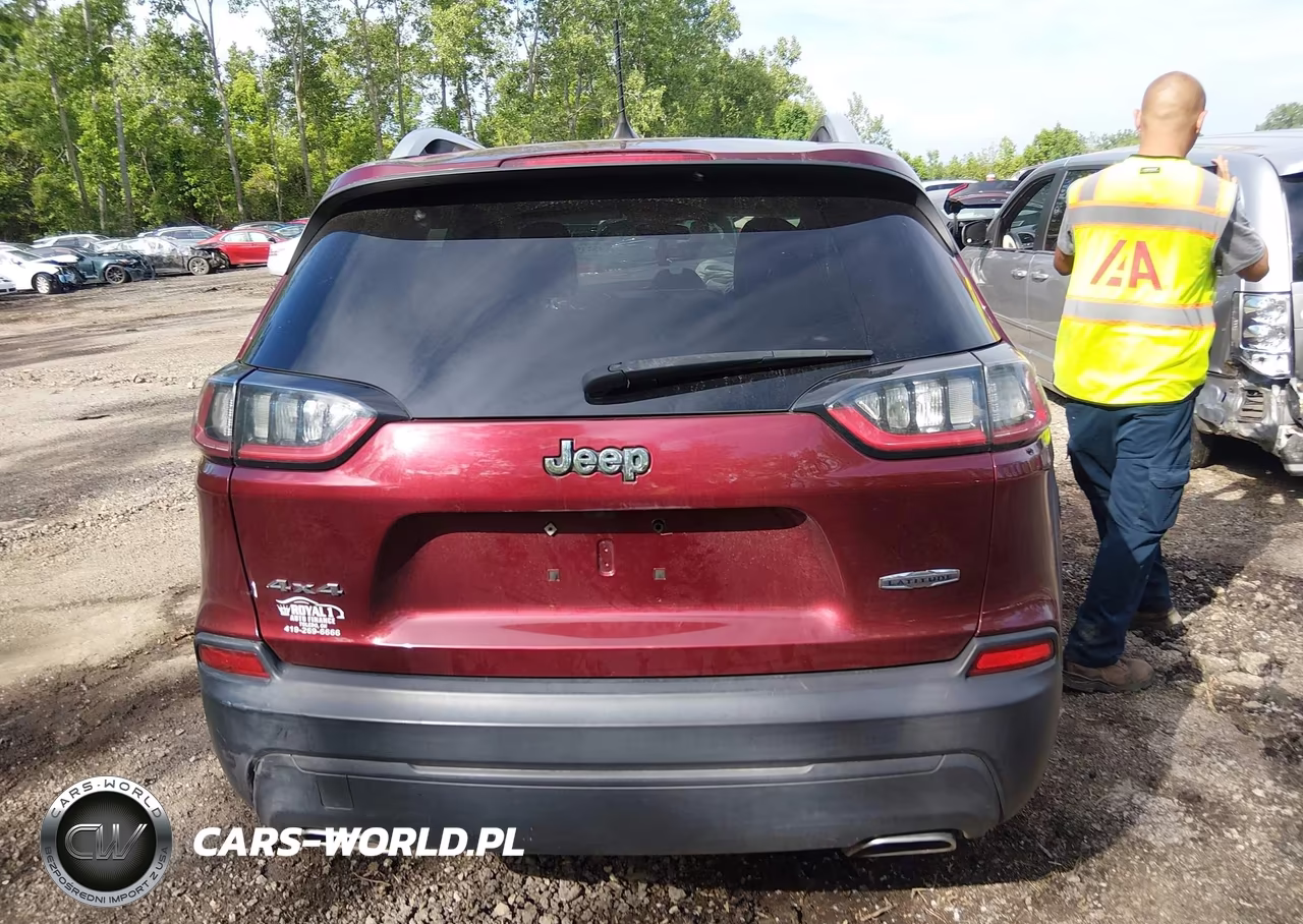 2019 Jeep Cherokee Latitude Plus 4X4 VIN:1C4PJMLX9KD107393 - 16