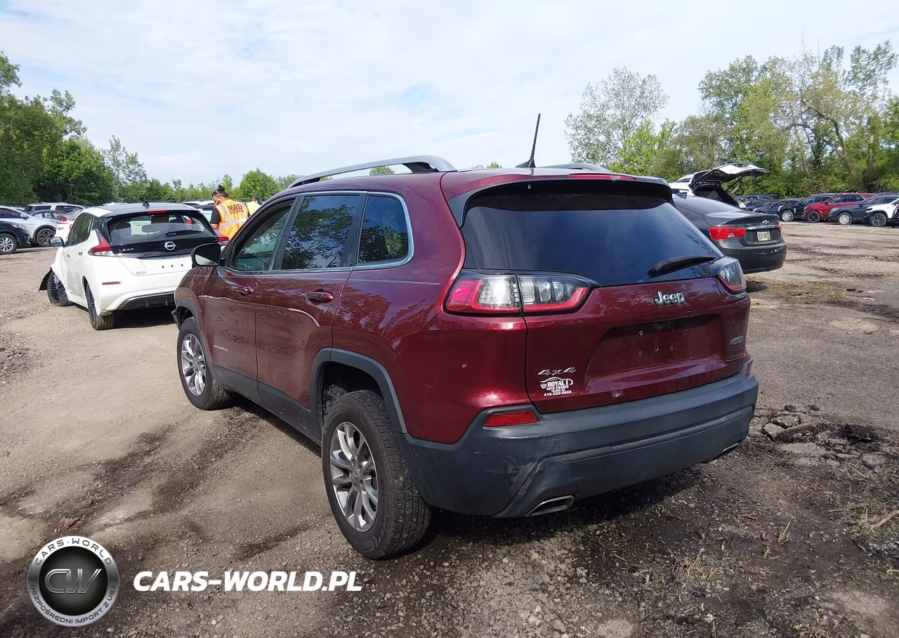 2019 Jeep Cherokee Latitude Plus 4X4 VIN:1C4PJMLX9KD107393 - 3