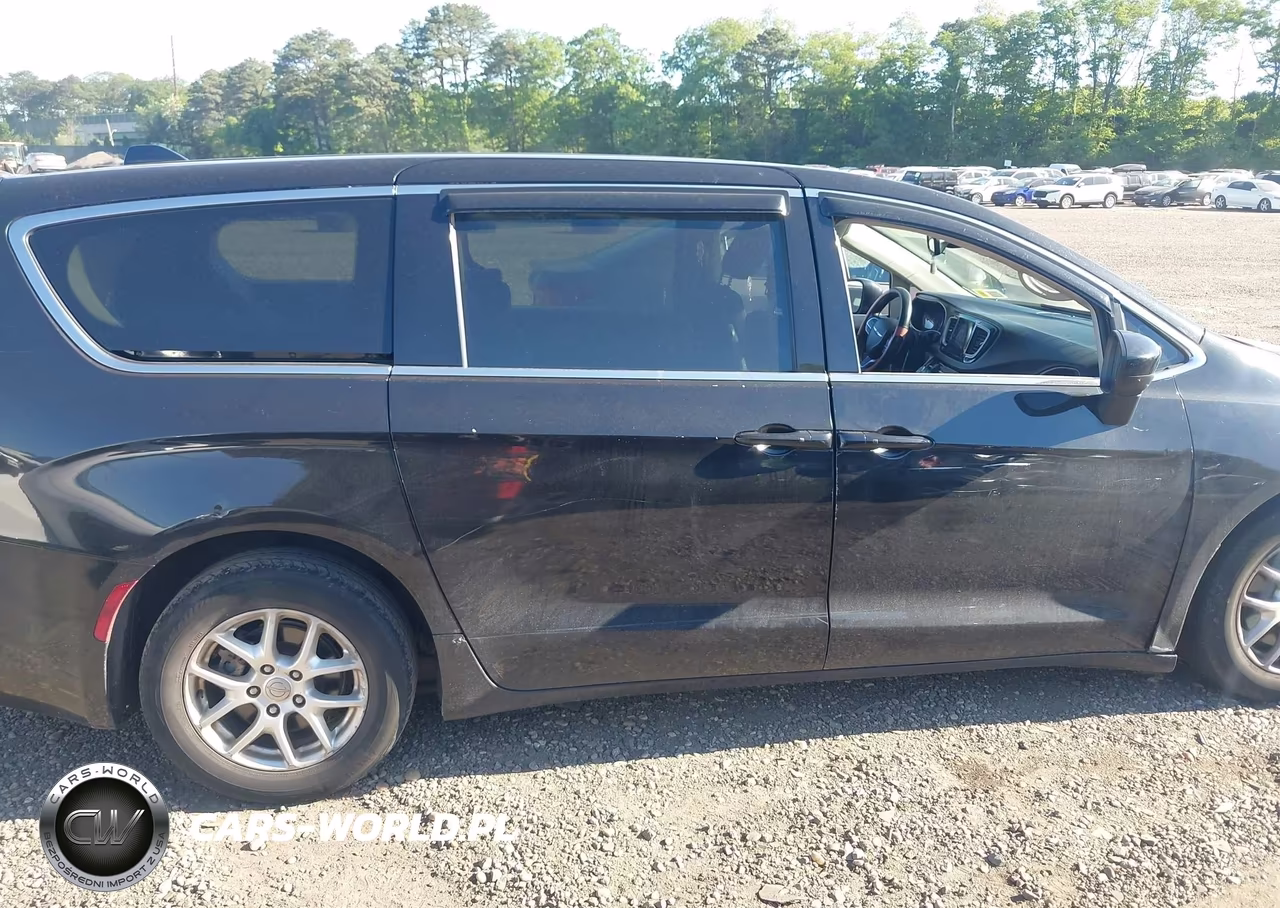2017 Chrysler Pacifica Touring VIN:2C4RC1DG3HR517371 - 13