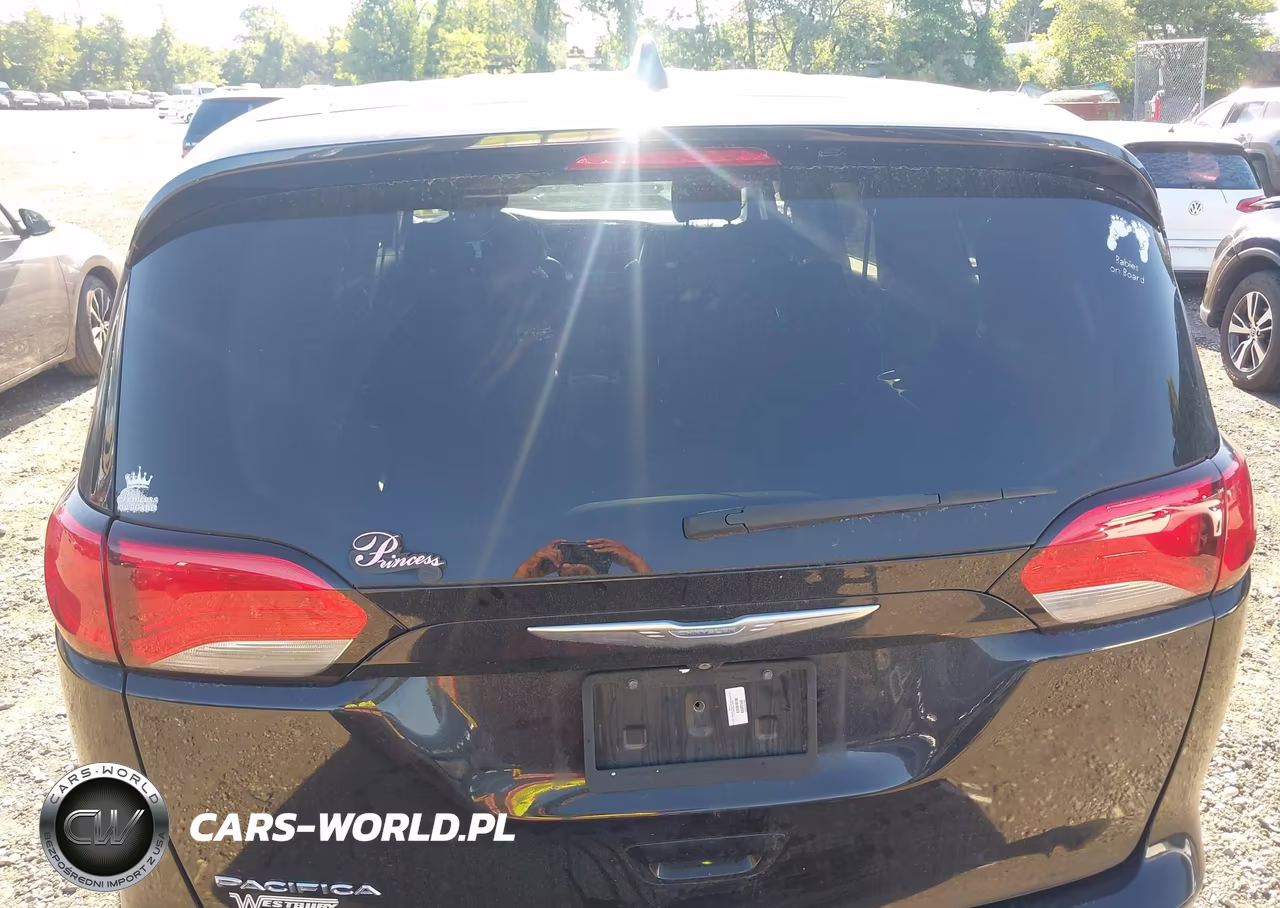 2017 Chrysler Pacifica Touring VIN:2C4RC1DG3HR517371 - 16