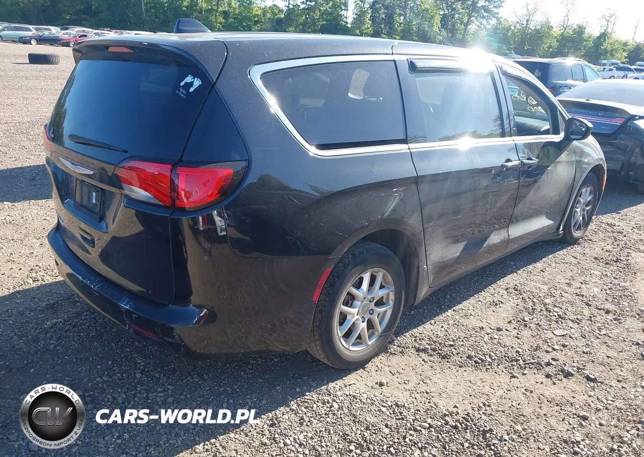 2017 Chrysler Pacifica Touring VIN:2C4RC1DG3HR517371 - 4