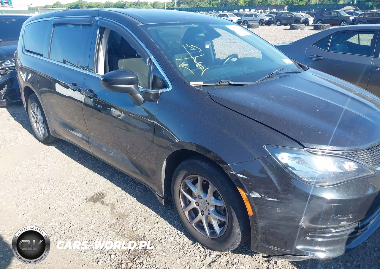 2017 Chrysler Pacifica Touring VIN:2C4RC1DG3HR517371 - 6