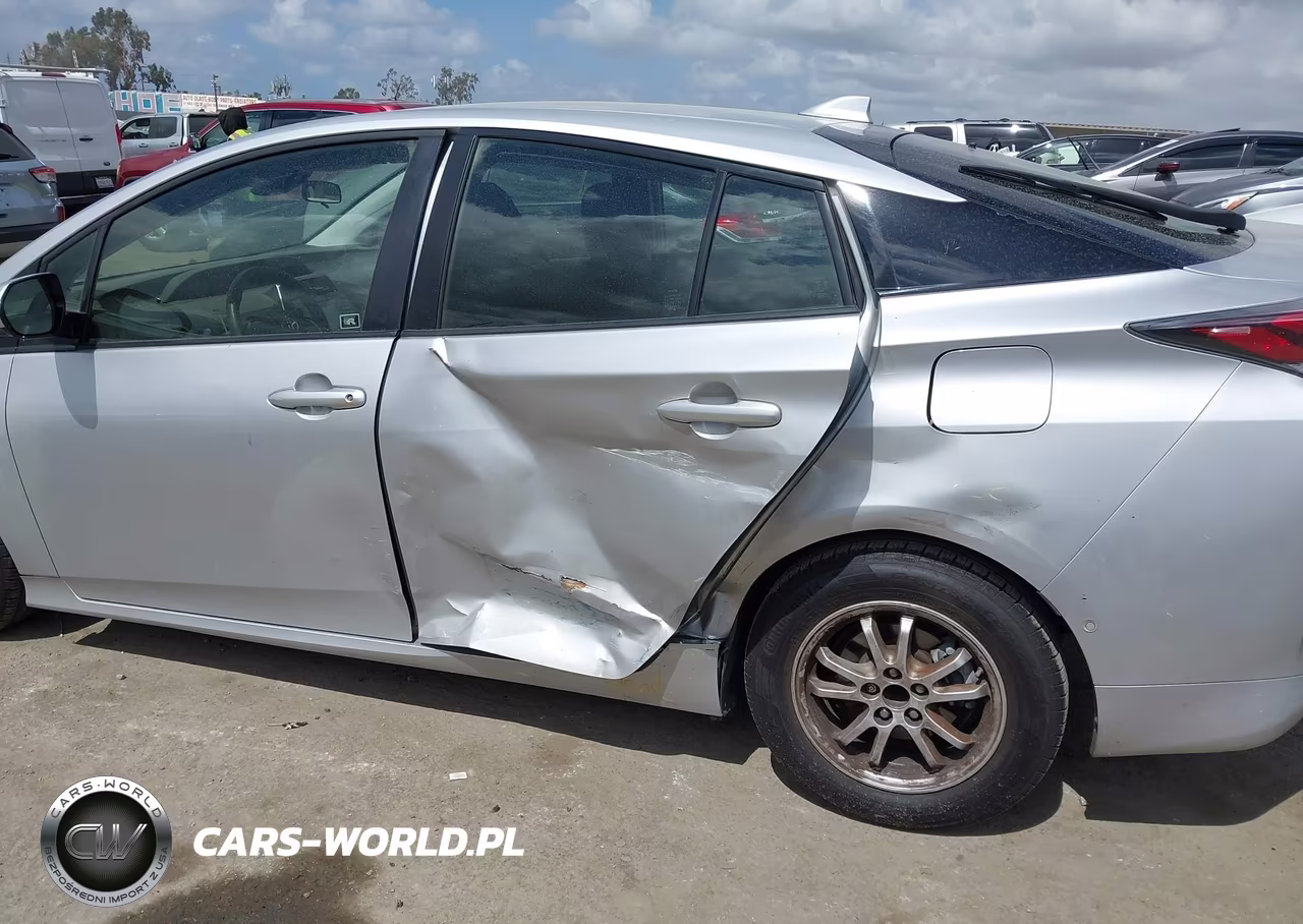 2018 Toyota Prius Two VIN:JTDKBRFU8J3581474 - 6