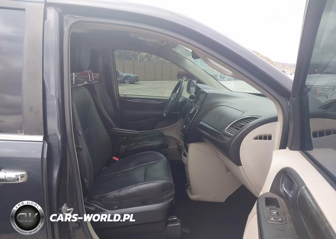 2014 Chrysler Town & Country Touring VIN:2C4RC1BG3ER203654 - 5