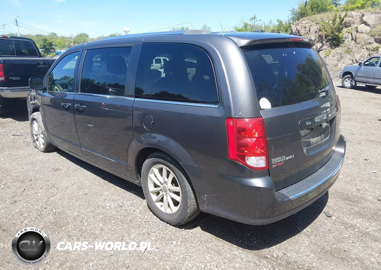 2018 Dodge Grand Caravan Sxt VIN:2C4RDGCG2JR360052 - 3