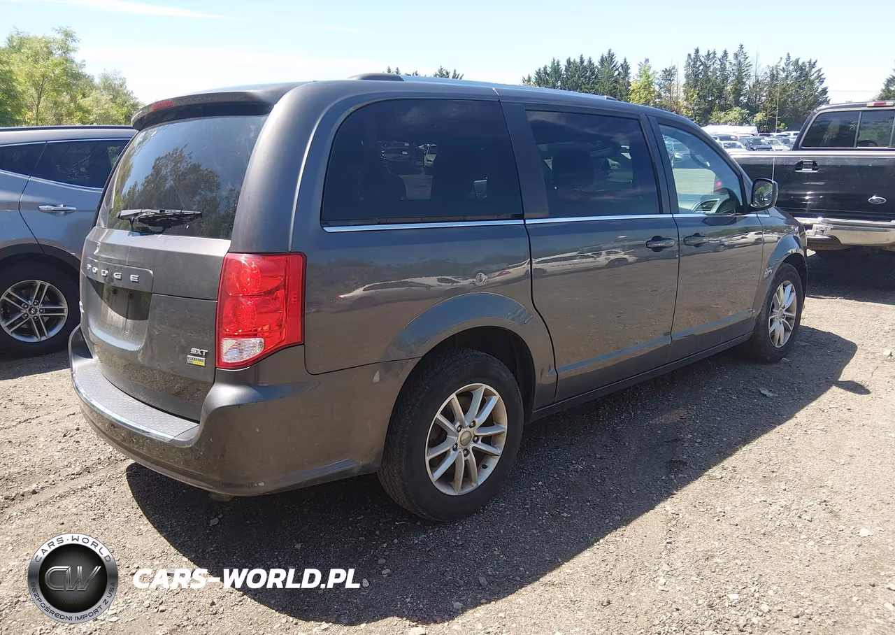 2018 Dodge Grand Caravan Sxt VIN:2C4RDGCG2JR360052 - 4