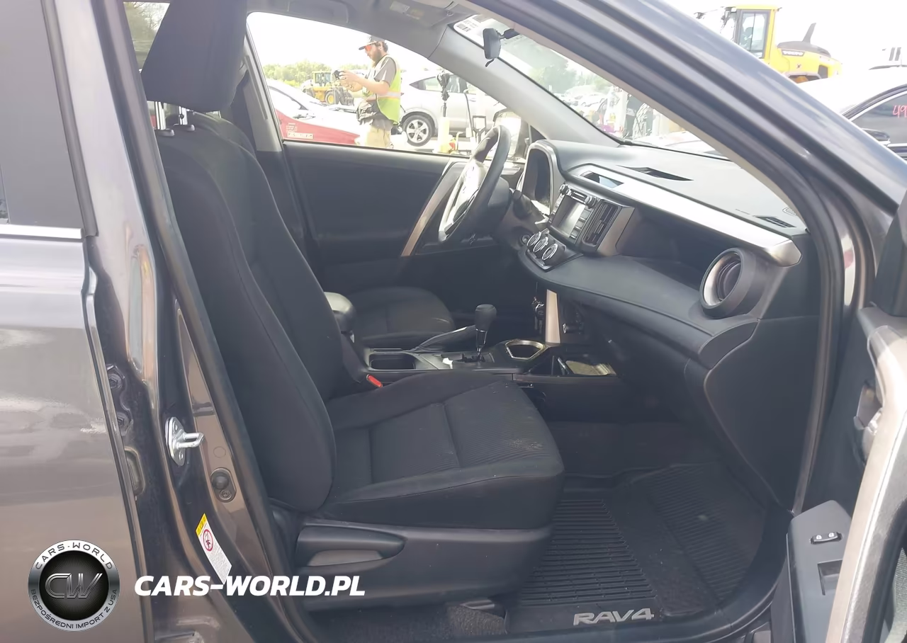 2018 Toyota Rav4 Le VIN:JTMBFREV0JD251370 - 5