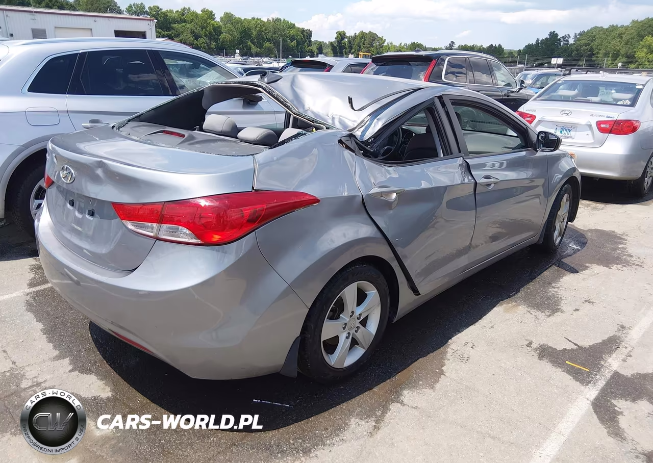 2013 Hyundai Elantra Gls VIN:KMHDH4AE4DU584361 - 4