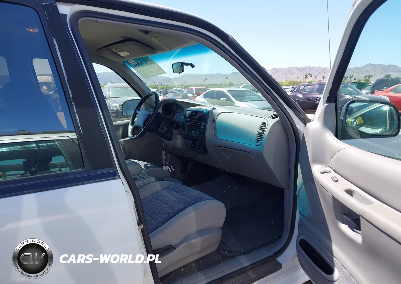 2000 Ford Explorer Xls VIN:1FMDU62X0YUB07925 - 5
